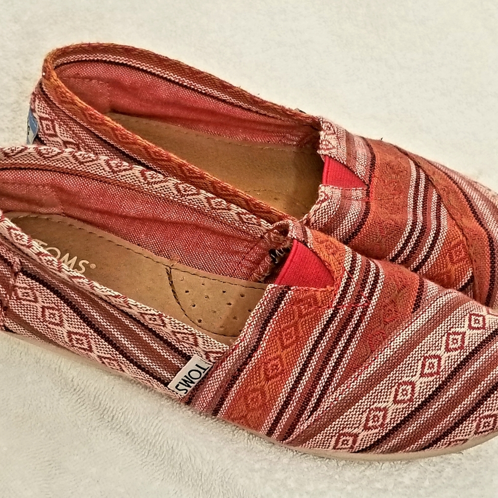 Tom's shoes size 6